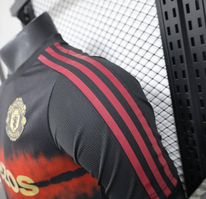 Player Version 24/25 Manchester United Black/Red Pre-Match Jersey