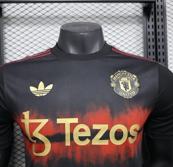 Player Version 24/25 Manchester United Black/Red Pre-Match Jersey